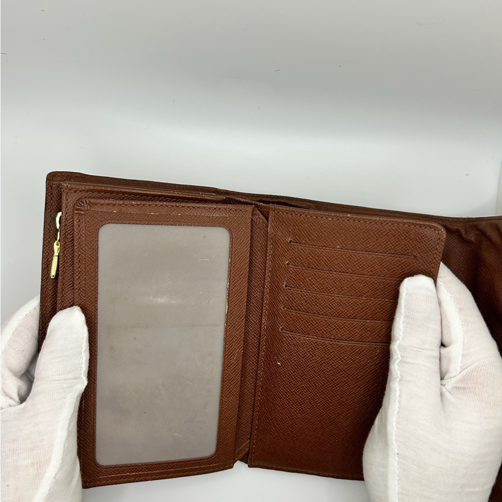 Authentic Louis Vuitton wallet
Comes with original box and dust bag - Picture 7 of 16